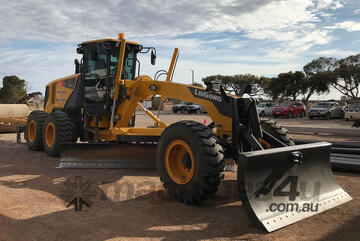Grader 17T - Superior Design and Operator Comfort