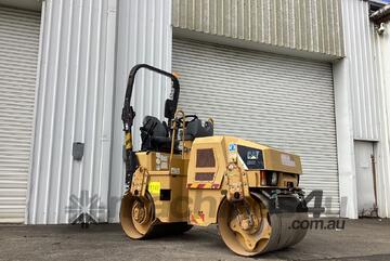 Caterpillar CB22 Smooth Drum Vibrating Roller